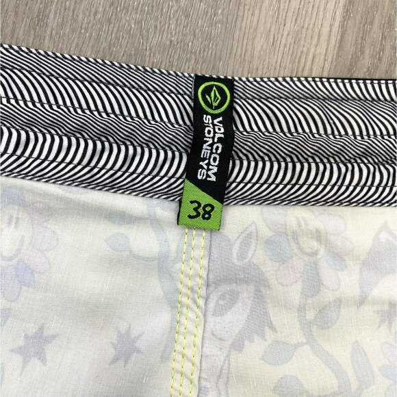 Volcom Swim Shorts Mens 38 Trunks Surf Vitals Ozzy Stoneys Spirit Animal Board - Picture 2 of 4